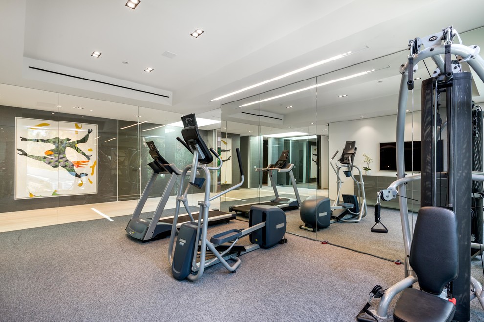 Photo of a modern home gym in Los Angeles.