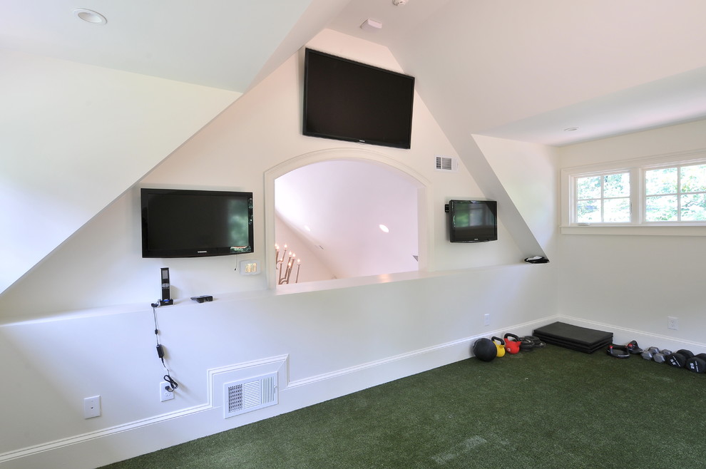 Источник вдохновения для домашнего уюта: домашний тренажерный зал в классическом стиле с зеленым полом