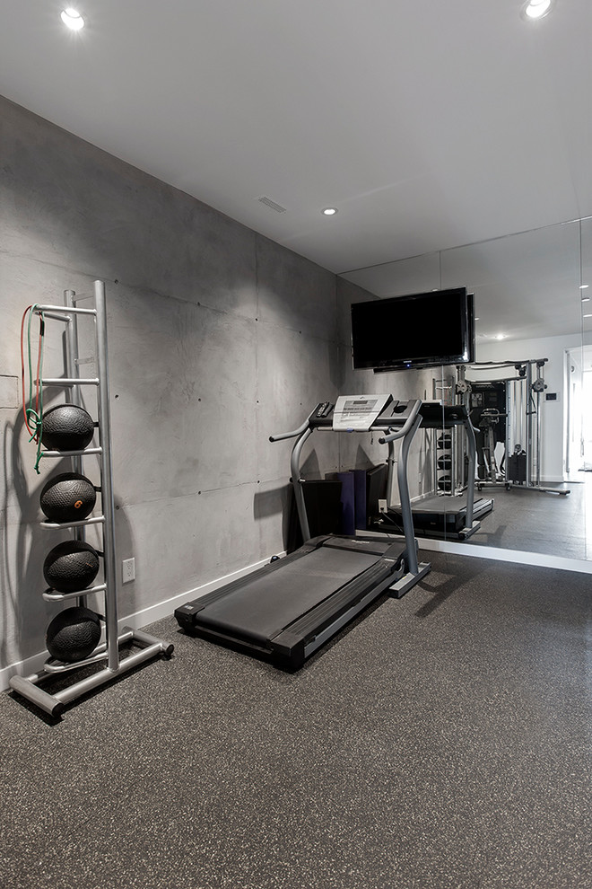 Moderner Fitnessraum mit grauer Wandfarbe und grauem Boden in Vancouver