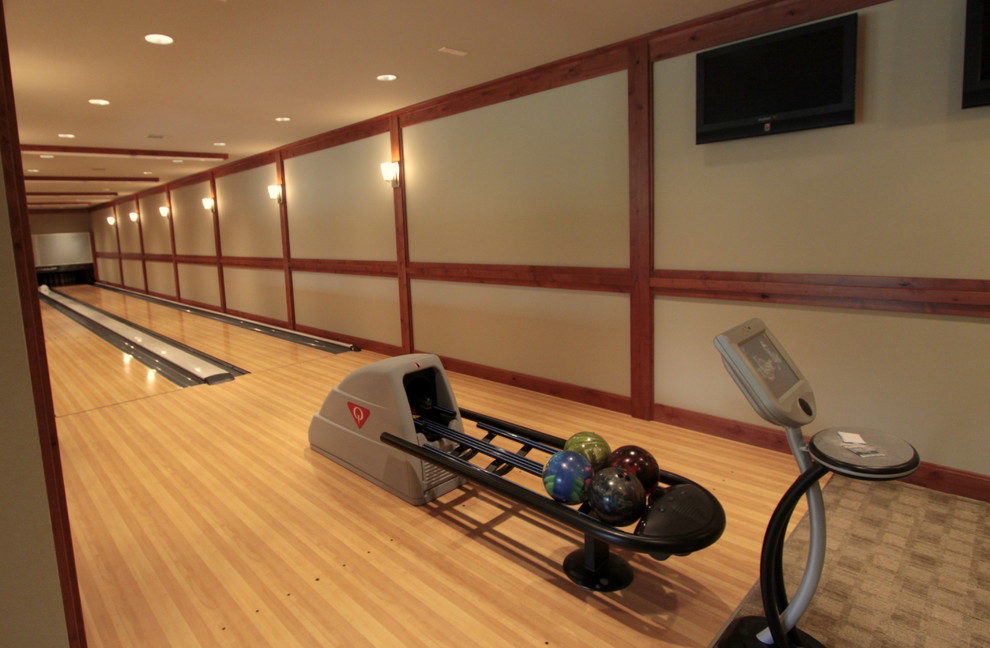 Qubica AMF Bowling Alley Modern Home Gym Seattle by Concept