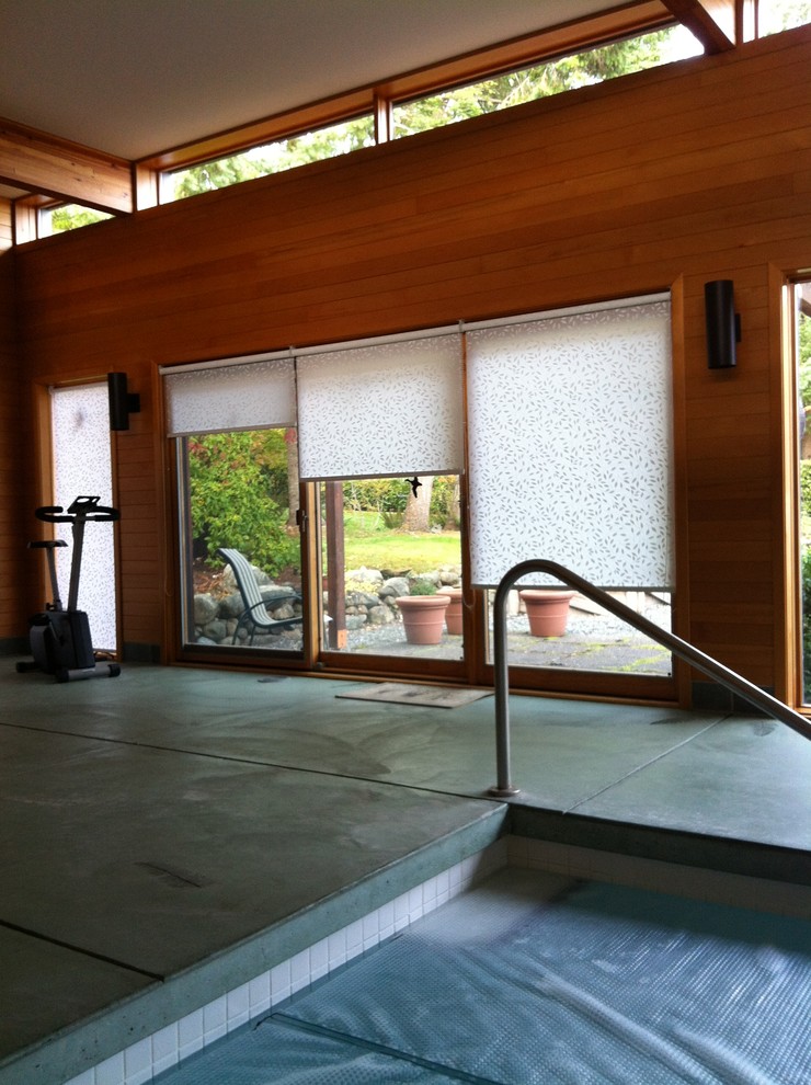 Inspiration for a modern home gym in Vancouver.