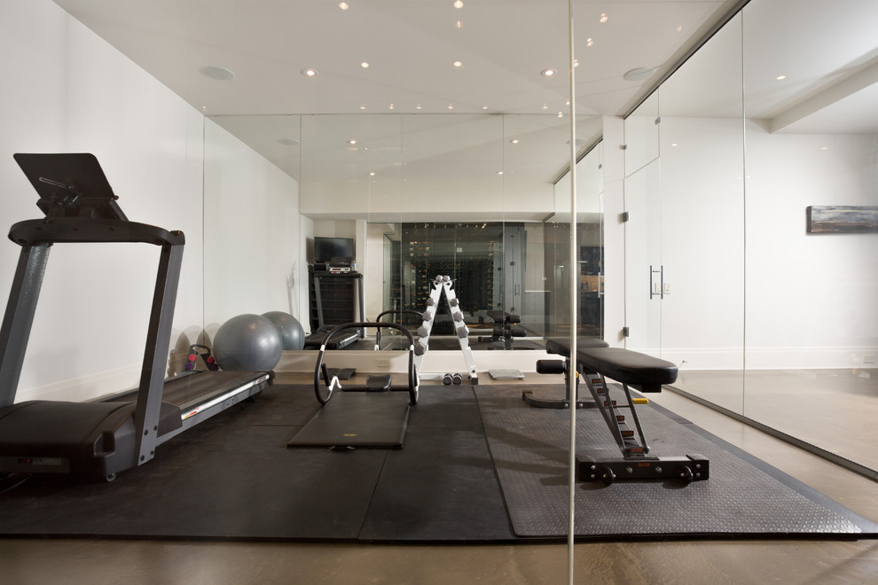 Inspiration pour une grande salle de musculation minimaliste avec un mur blanc et un sol gris.