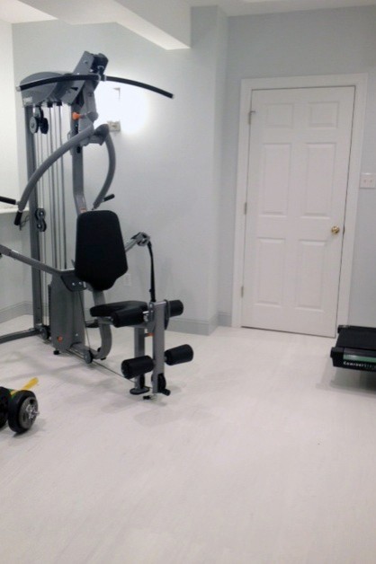 Design ideas for a classic home gym in Chicago.