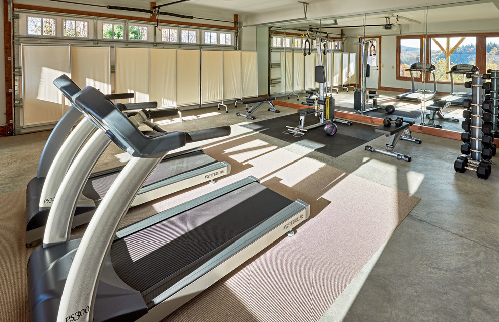 Multifunktionaler, Kleiner Moderner Fitnessraum mit beiger Wandfarbe und Betonboden in Charlotte
