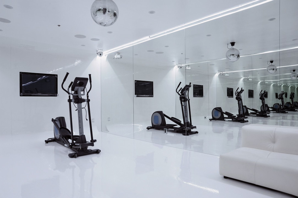 Imagen de gimnasio minimalista con suelo blanco