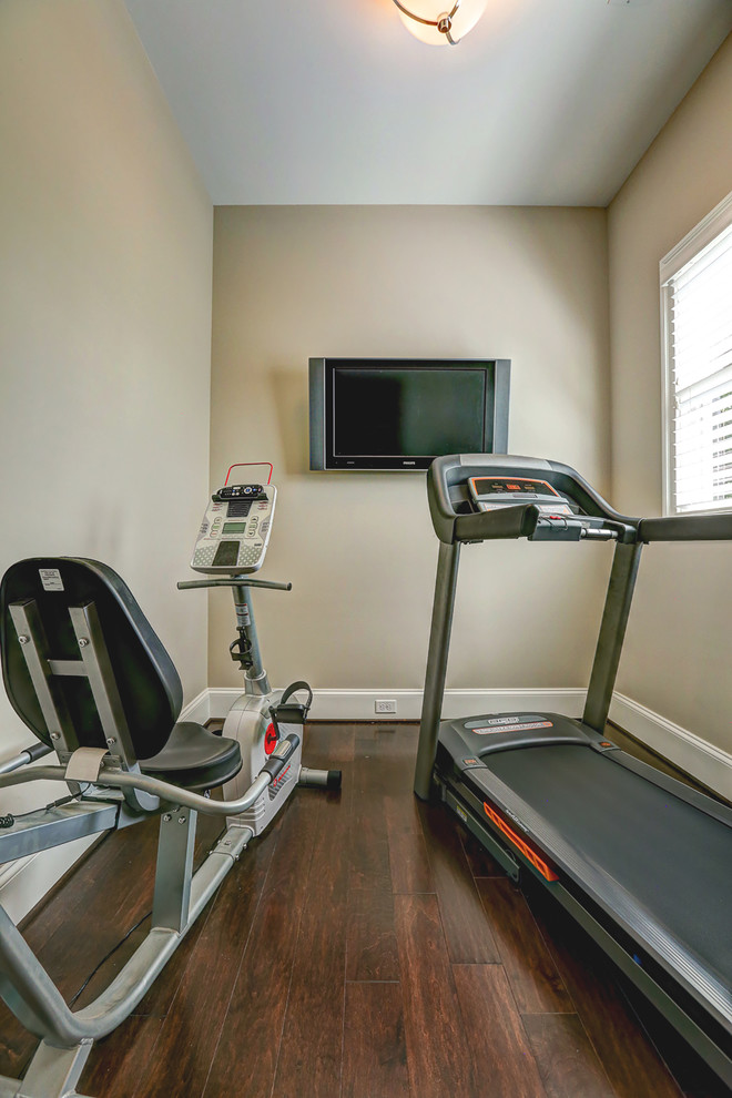 Photo of a classic home gym in Richmond.