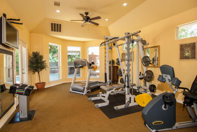Inspiration for a timeless home gym remodel in Dallas