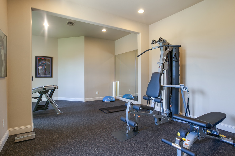 Medium sized traditional home weight room in Dallas with beige walls and cork flooring.