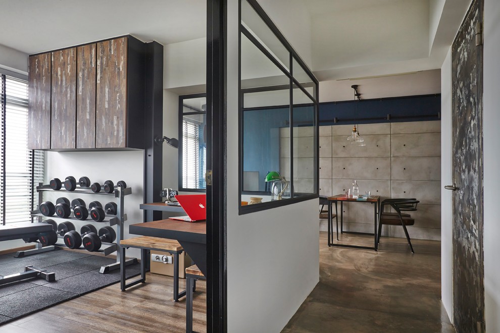 Inspiration for an industrial home gym remodel in Singapore