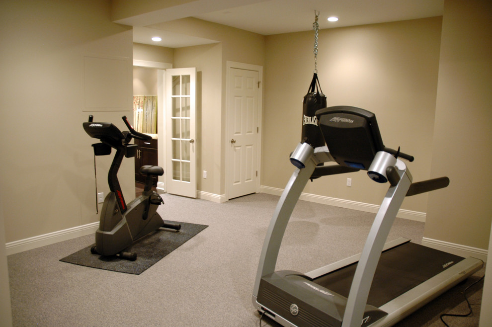 Example of a home gym design in Milwaukee