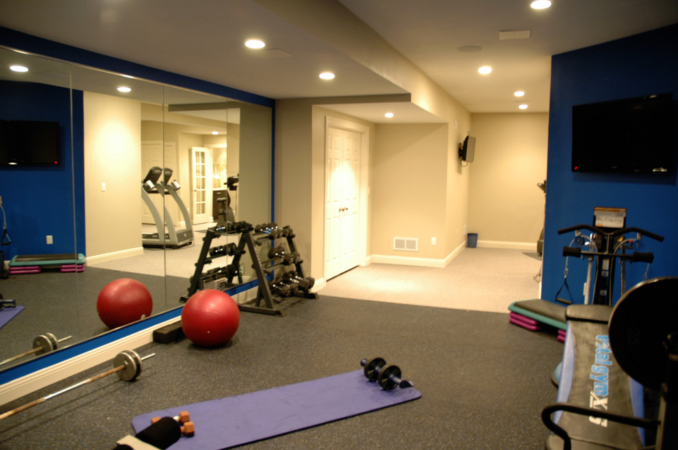 Example of a home gym design in Milwaukee