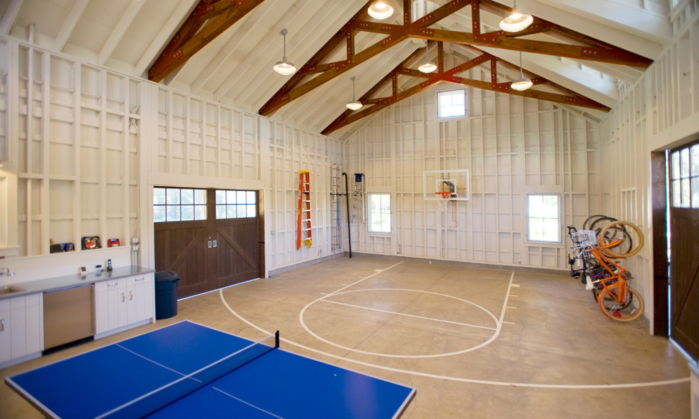 Photo of a farmhouse home gym in San Francisco.