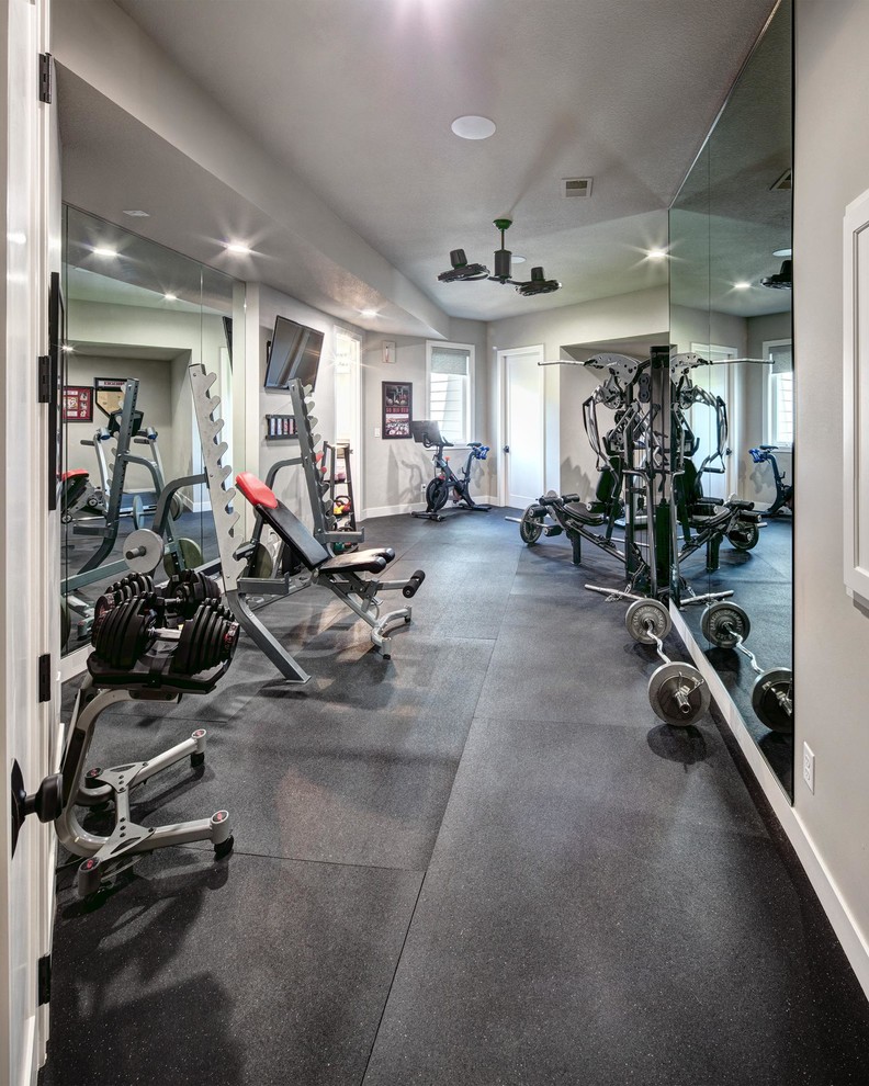 Inspiration for a timeless home gym remodel in Kansas City