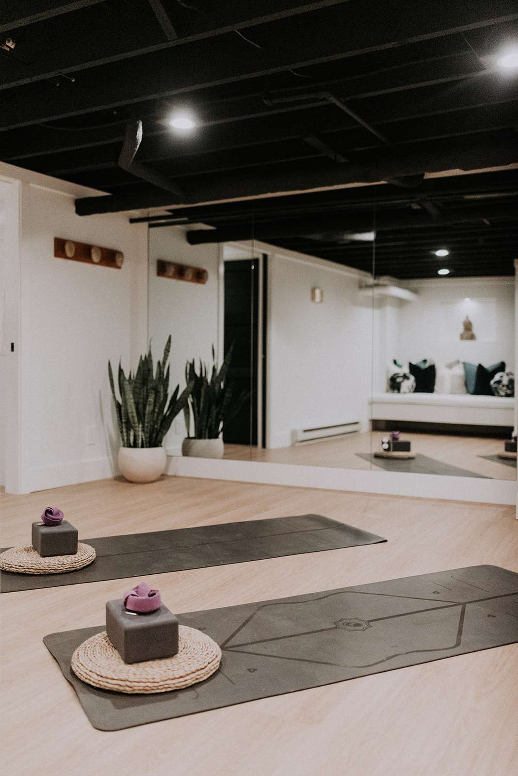 75 Most Popular 75 Beautiful Black Home Yoga Studio Ideas and Designs  Design Ideas for February 2024