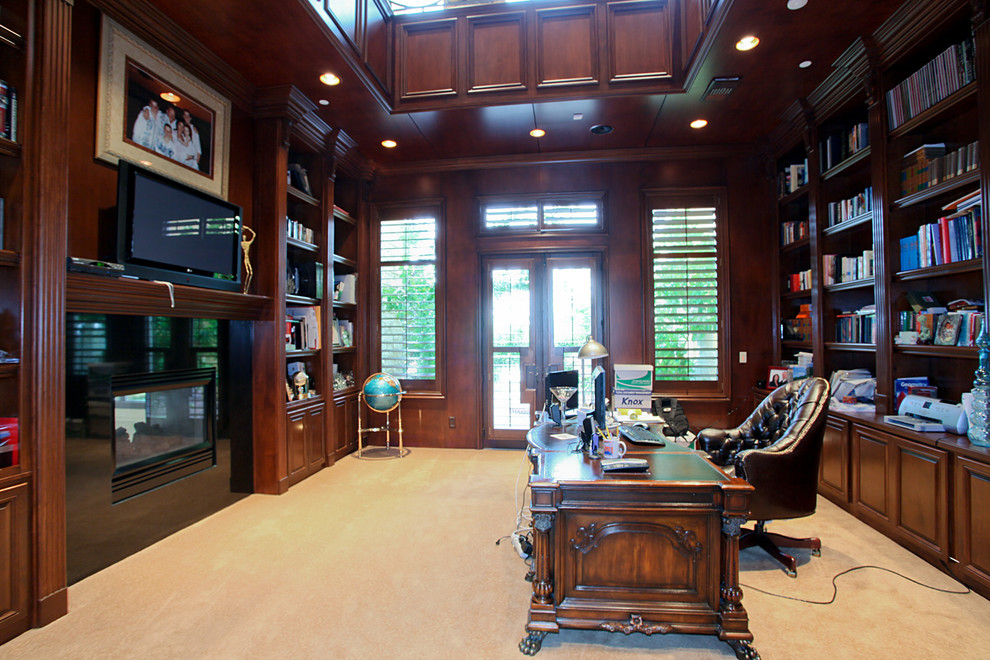 ラスベガスにある地中海スタイルのおしゃれなホームオフィス・書斎の写真