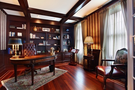 Design ideas for a traditional home office in Chicago.