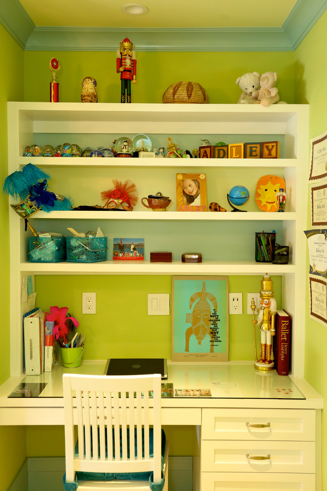Inspiration for a timeless built-in desk home office remodel in San Francisco