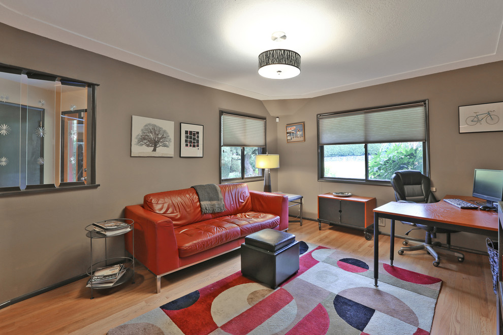 Example of a 1960s home office design in Portland