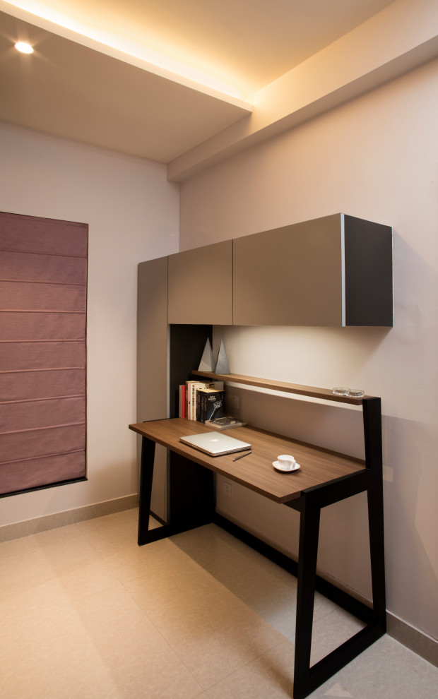 Inspiration for a modern home office remodel in Kolkata