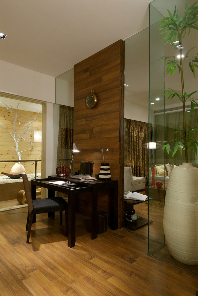 Inspiration for a contemporary home office remodel in Mumbai