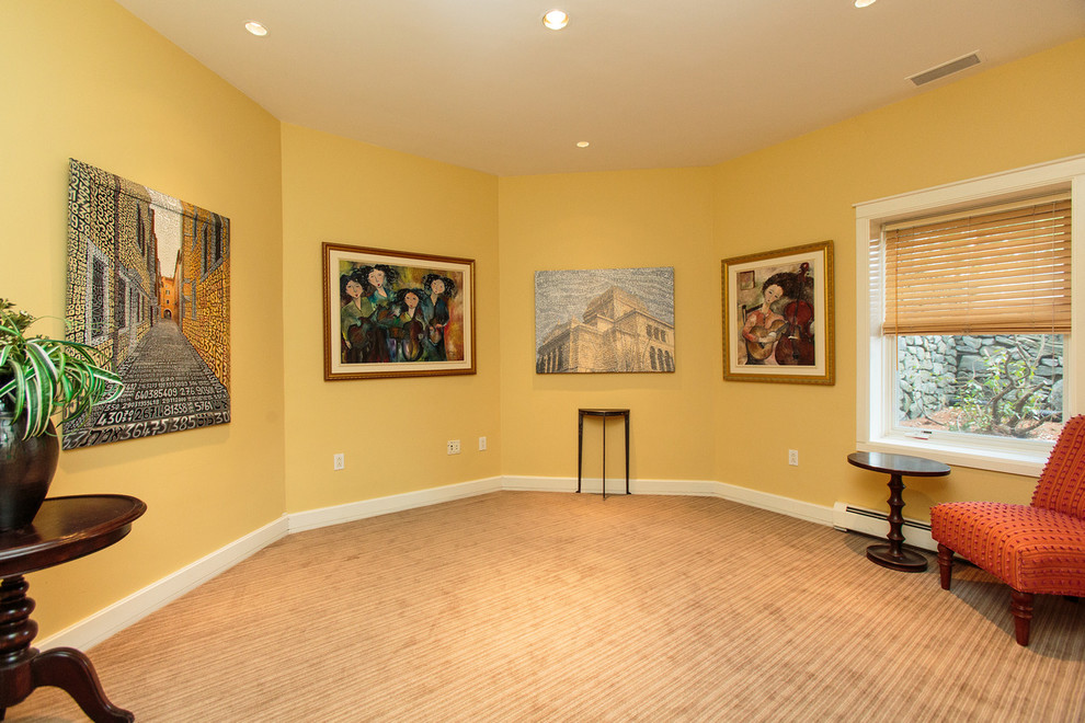 Modernes Arbeitszimmer mit Studio und Teppichboden in Boston