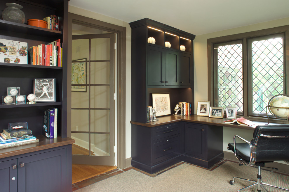Inspiration for a small classic study in New York with carpet and a built-in desk.