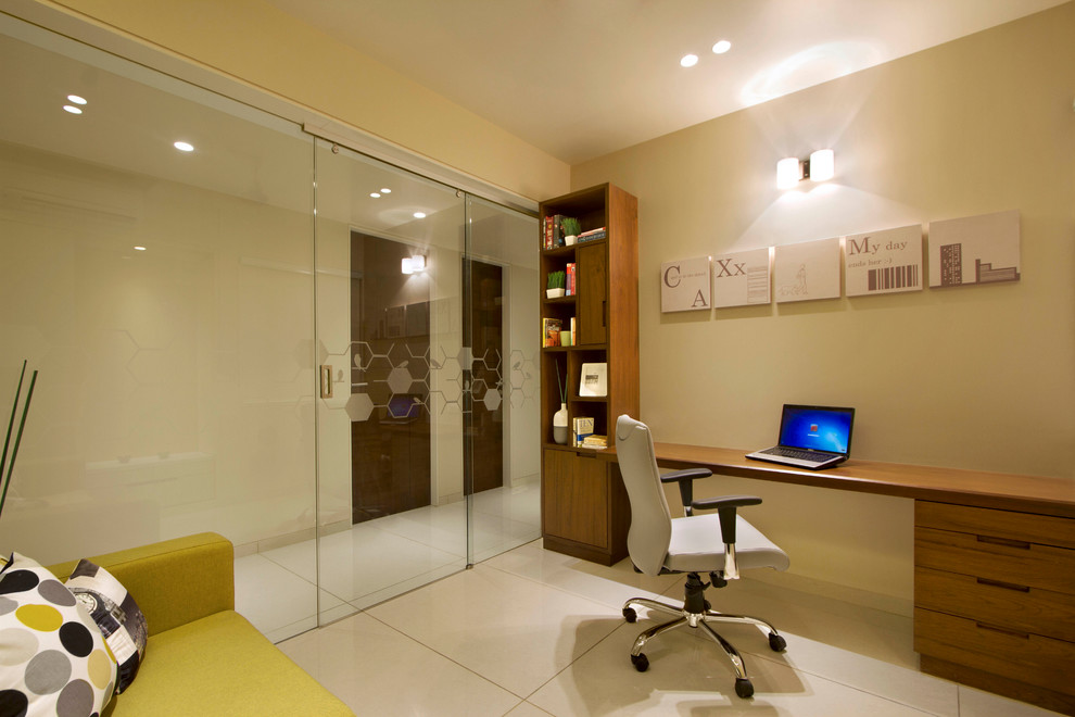 Contemporary home office in Ahmedabad.