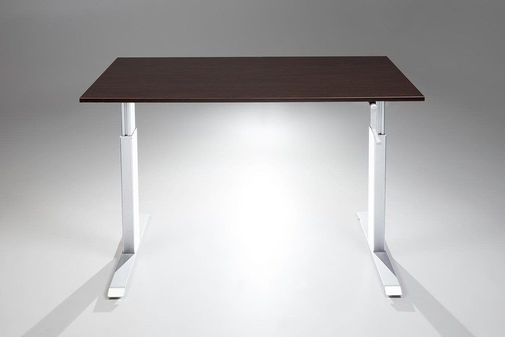 Свежая идея для дизайна: огромный кабинет в стиле модернизм с отдельно стоящим рабочим столом - отличное фото интерьера