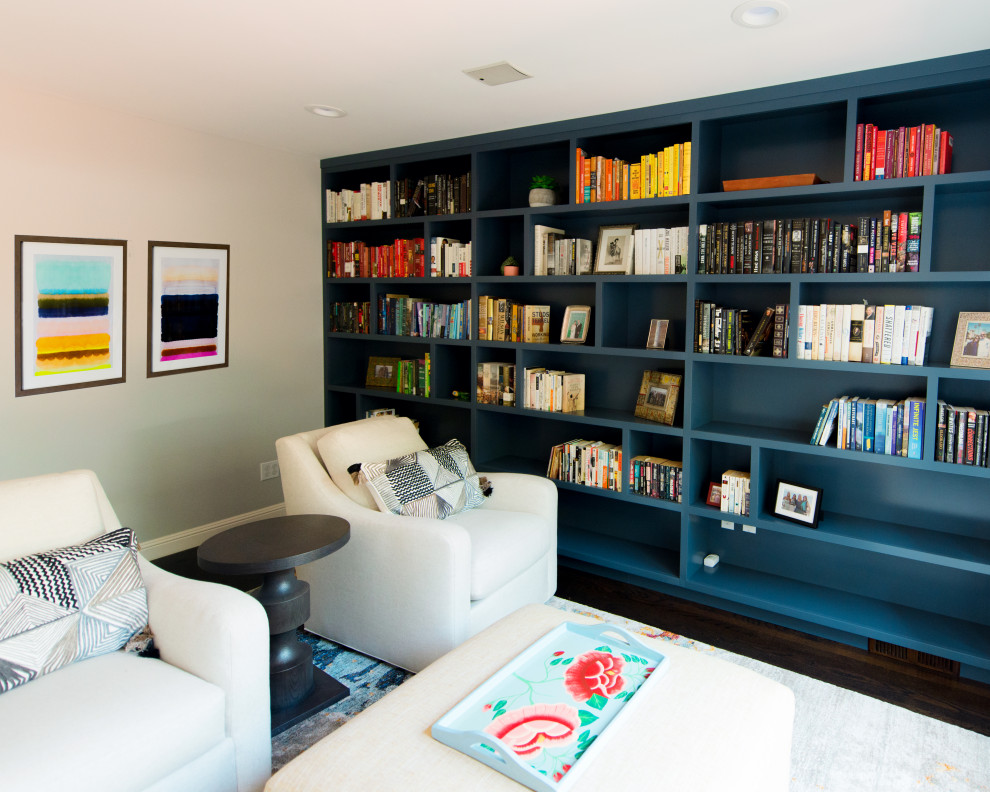 Mittelgroßes Modernes Lesezimmer ohne Kamin mit beiger Wandfarbe und dunklem Holzboden in San Francisco