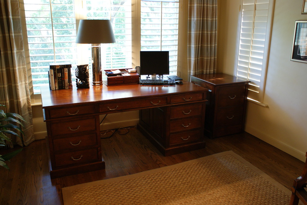 Example of a classic home office design in Jacksonville