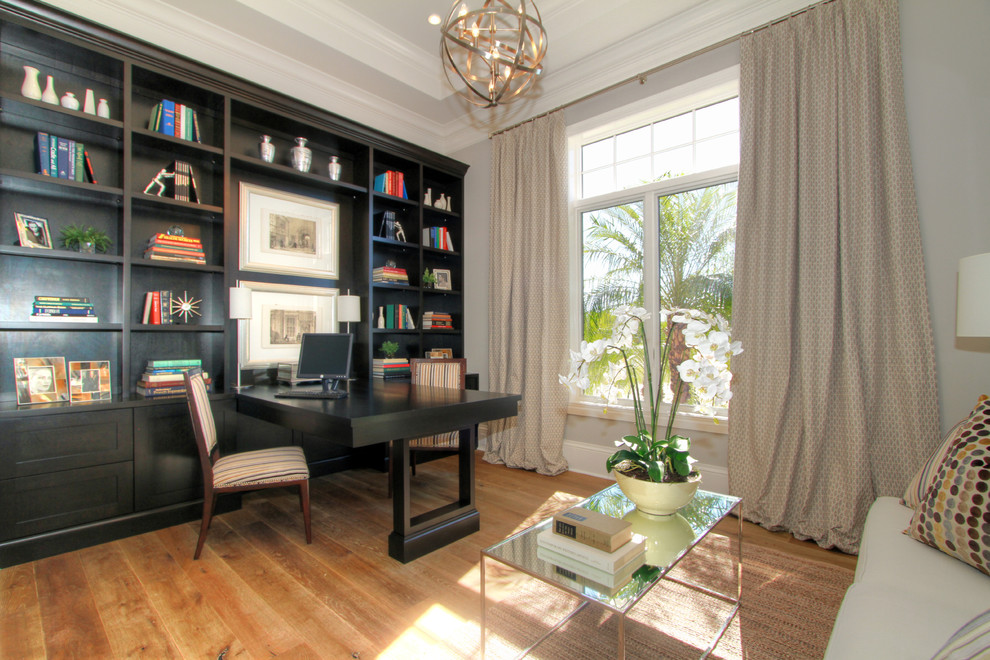 Home office - traditional home office idea in Tampa