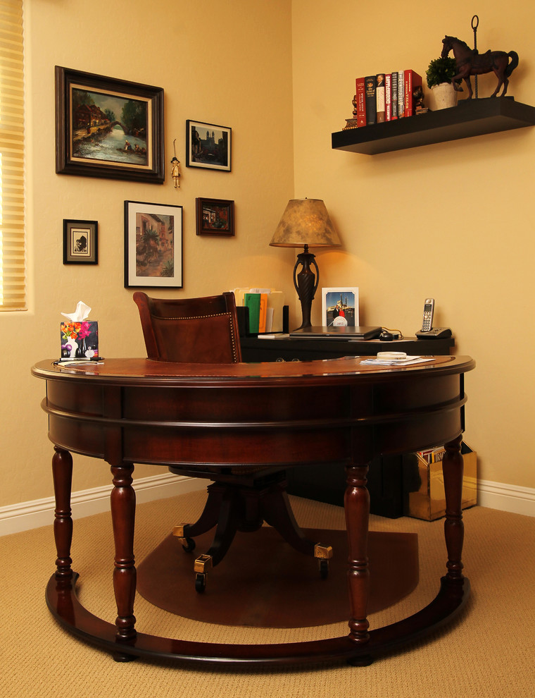 Photo of a traditional home office in Las Vegas.