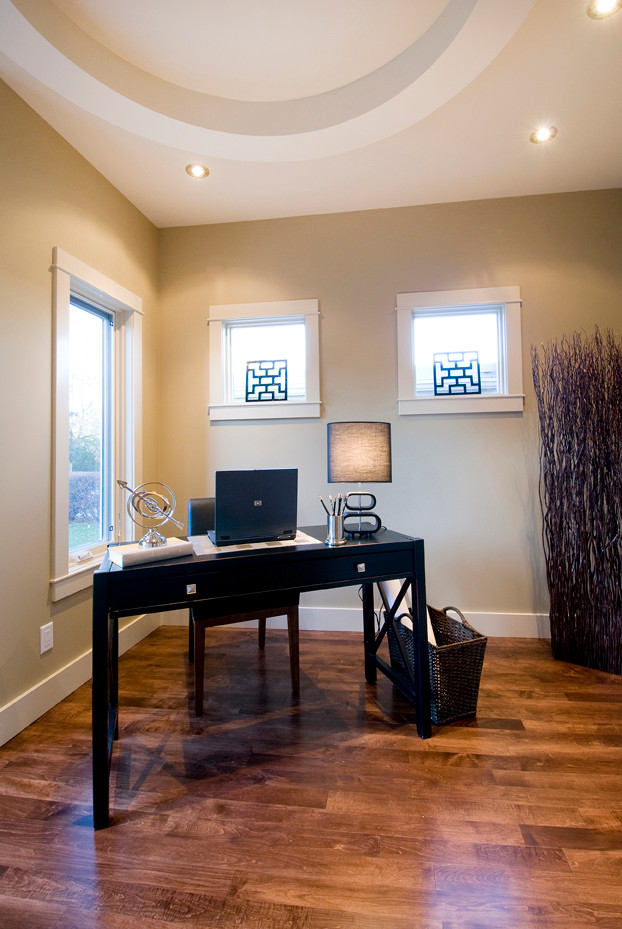 Design ideas for a traditional home office in Calgary.