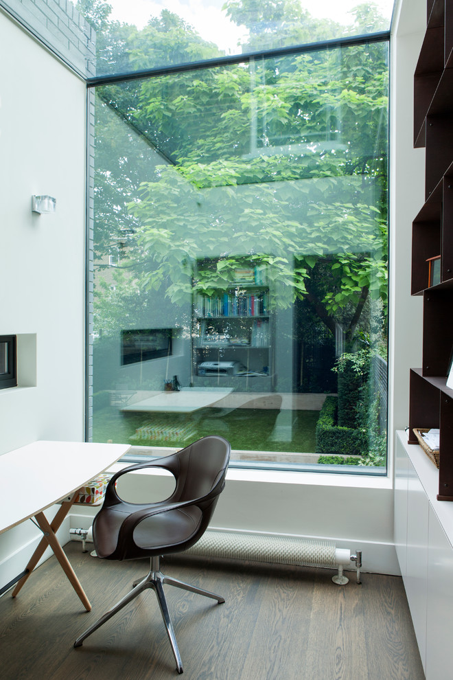 Photo of a contemporary home office in London.