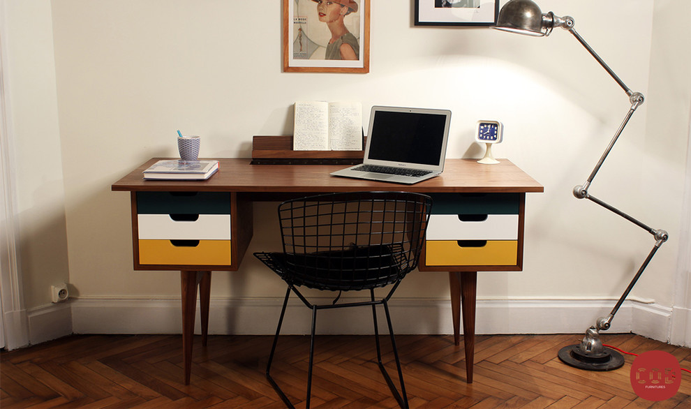 Inspiration for a medium sized midcentury study in Lille with a built-in desk.