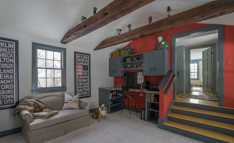 На фото: кабинет в стиле кантри с местом для рукоделия, красными стенами и встроенным рабочим столом