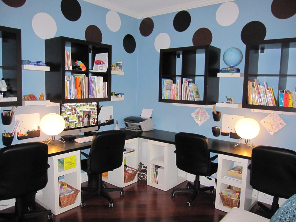 Inspiration for a modern home office remodel in Jacksonville