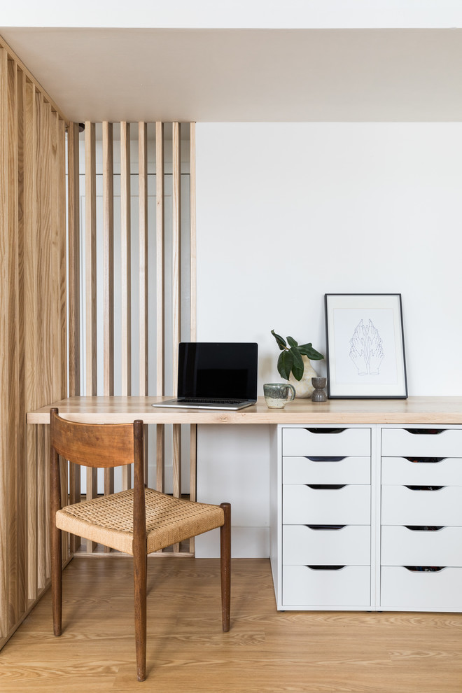 Свежая идея для дизайна: кабинет в стиле ретро - отличное фото интерьера