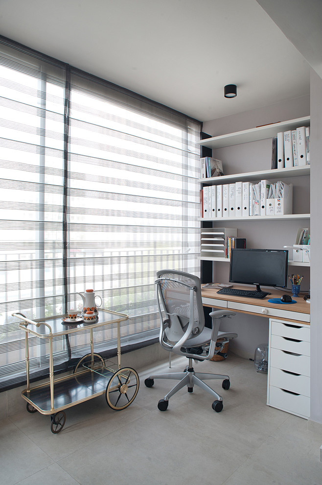 Trendy built-in desk home office photo in Tel Aviv with gray walls and no fireplace