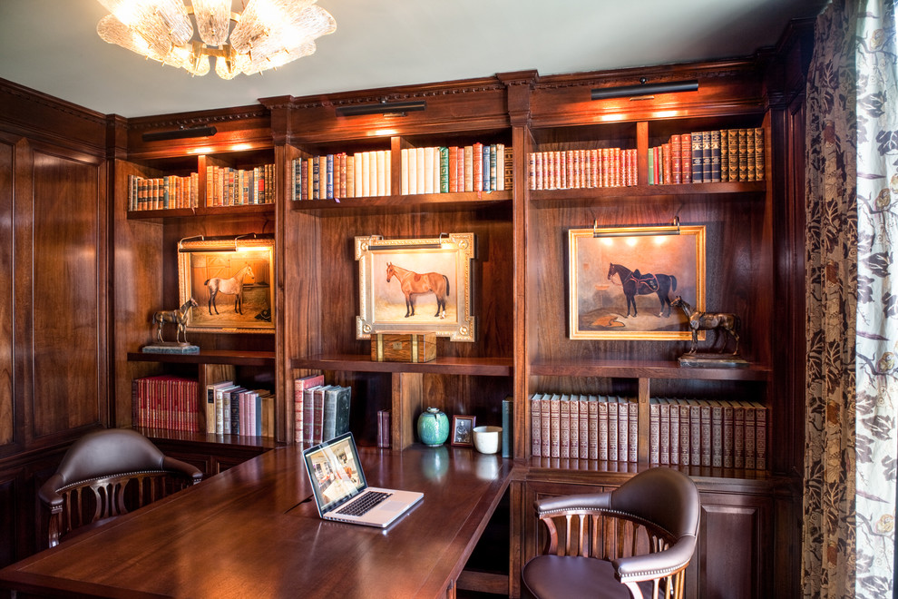 This is an example of a classic home office in Austin.