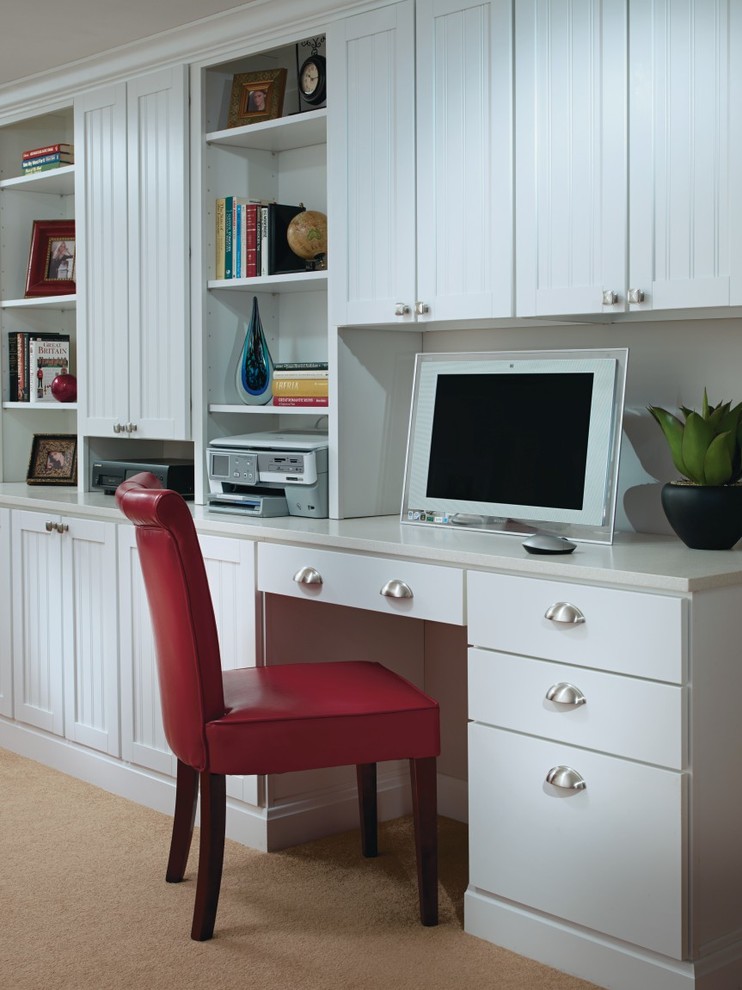 Example of a classic built-in desk study room design in Other