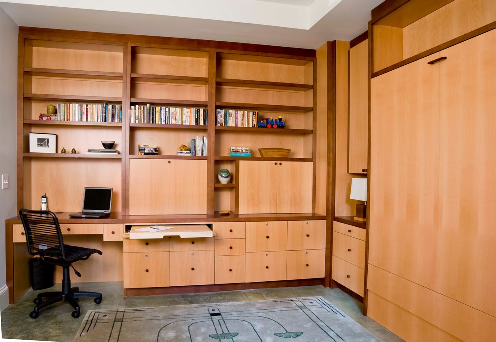 Inspiration för moderna arbetsrum, med ett inbyggt skrivbord