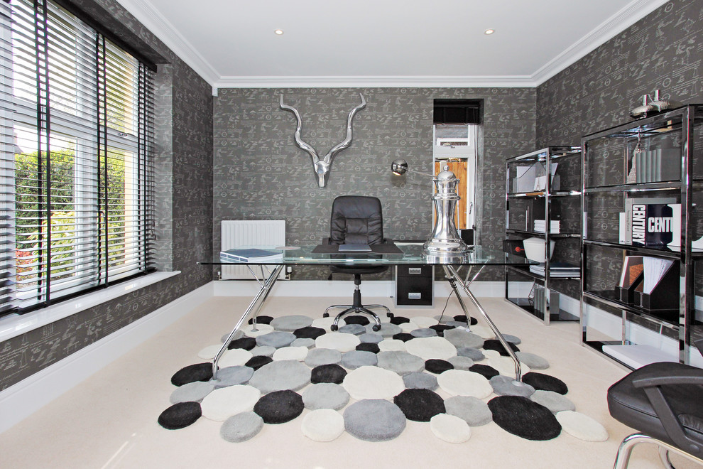 Contemporary home office in Buckinghamshire.