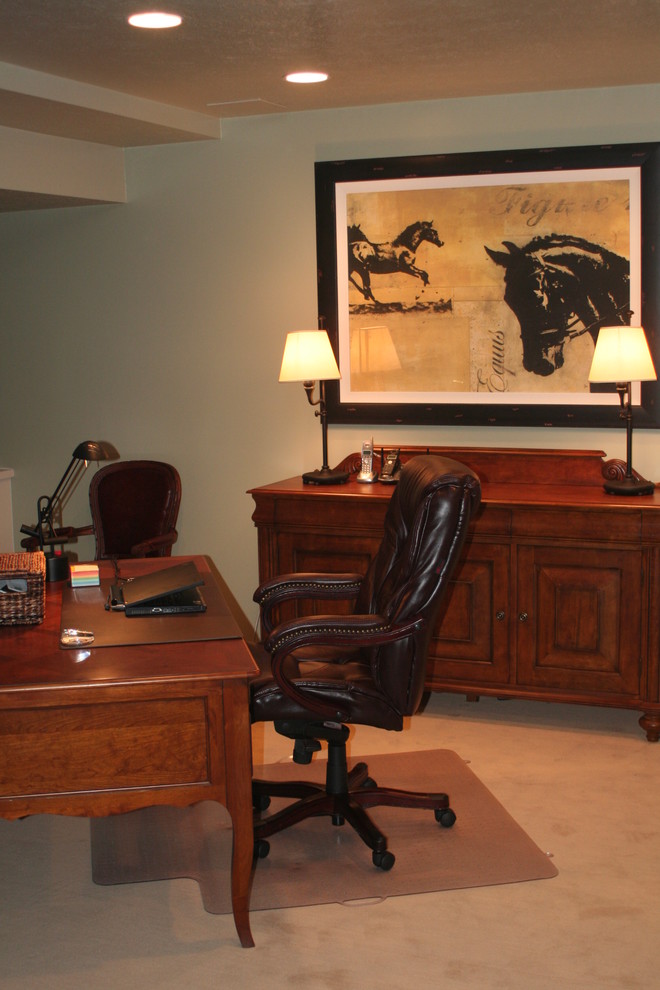Home office - traditional home office idea in Columbus