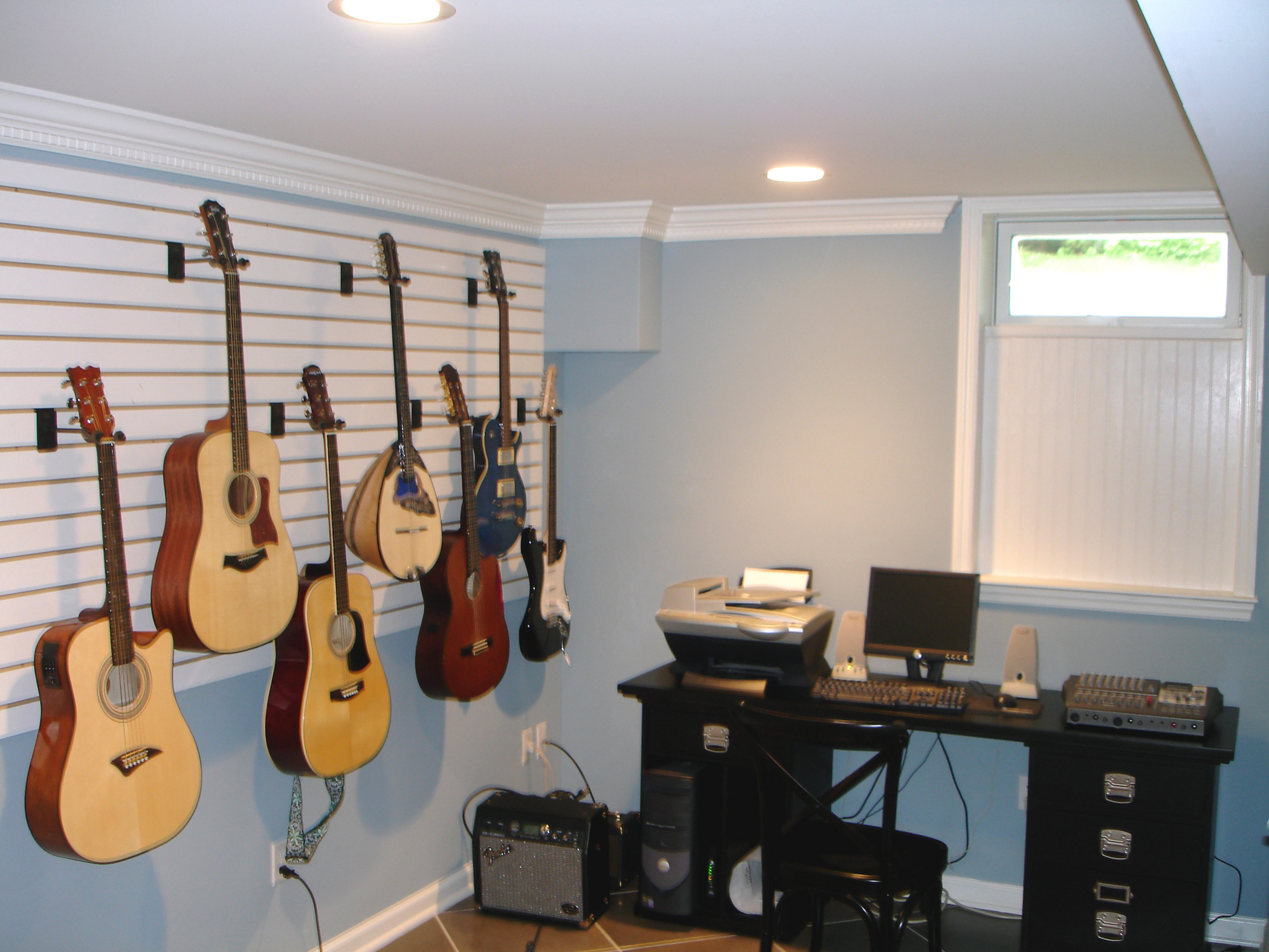 75 Home Studio with Blue Walls Ideas You'll Love - March, 2024