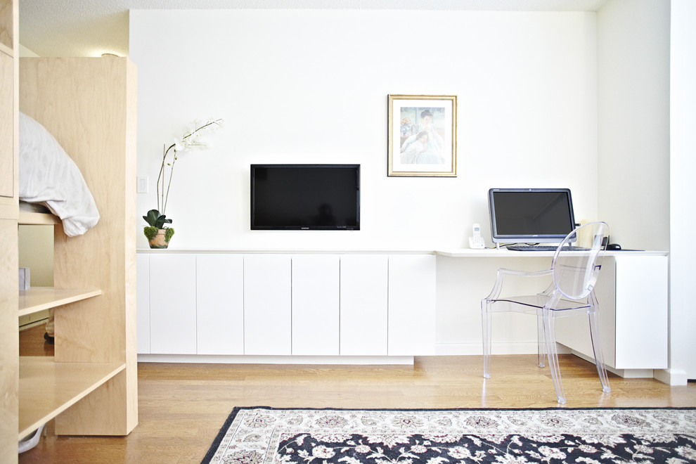 Minimalist home office photo in New York