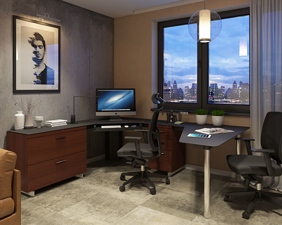 Idéer för att renovera ett funkis arbetsrum, med kalkstensgolv och ett fristående skrivbord