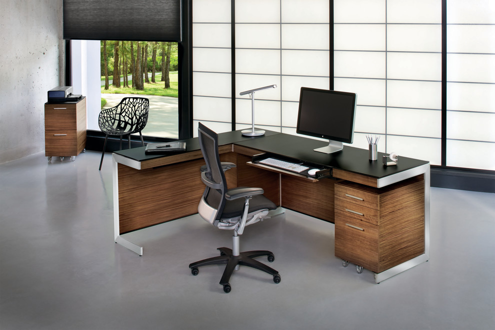 Inspiration för ett funkis arbetsrum, med ett fristående skrivbord