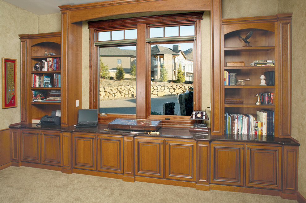 Home office - traditional home office idea in Orange County