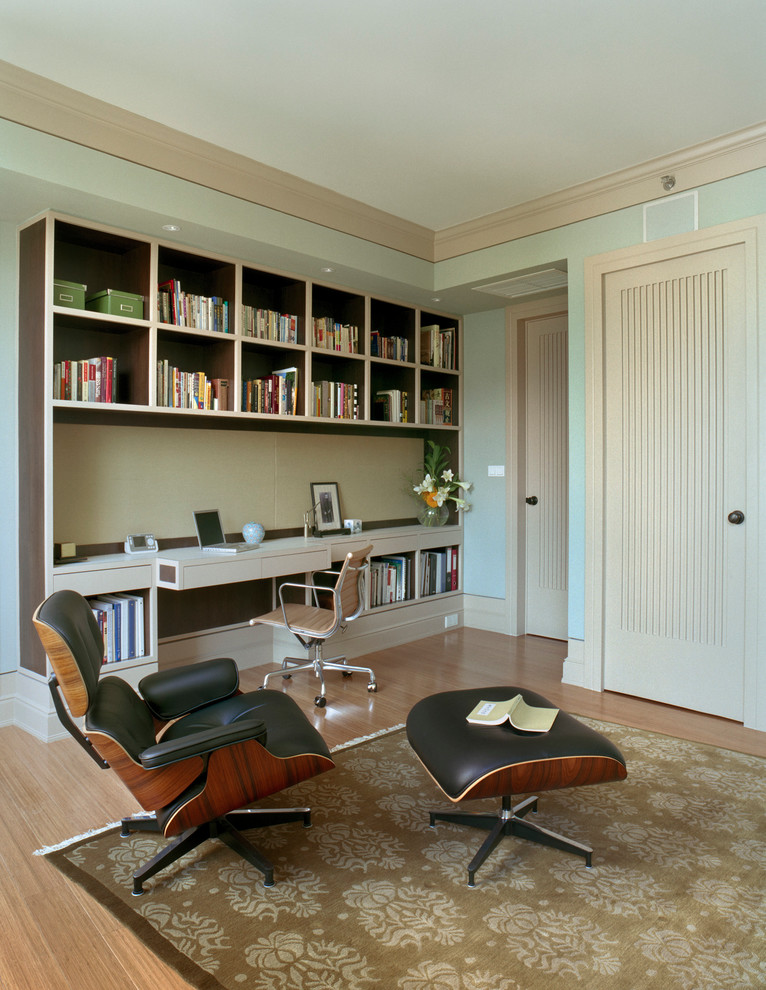 Photo of a contemporary home office in New York with a built-in desk.